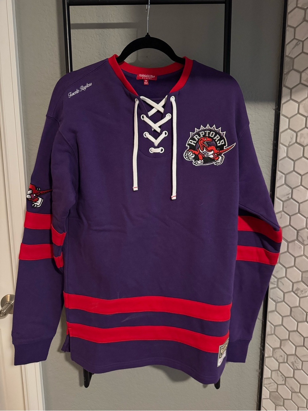 Mitchell & Ness Purple Toronto Raptors Lace-Up Pullover Jersey Women’s Medium